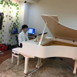 美女屁股没有穿内裤动态
